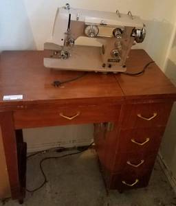 lot 267 image: VINTAGE CARLS SEWING MACHINE WITH CABINET