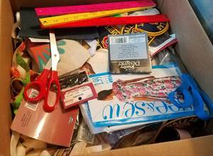 lot 285 image: LOT OF SEWING ACCESSORIESPATTERNS AND MORE