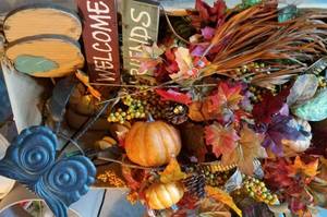 lot 294 image: LOT OF FALL DECOR AND ASSORTED FLORAL BUNDLES