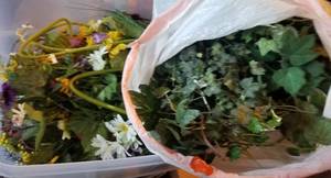 lot 295 image: LOT OF ASSORTED FLORAL BUNDLES