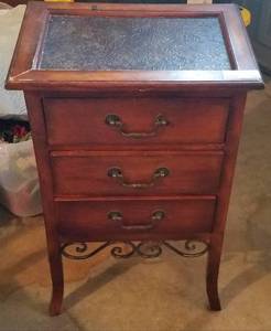 lot 299 image: ACCENT 3-DRAWER SIDE TABLE (18W x 29.5H x 12D)