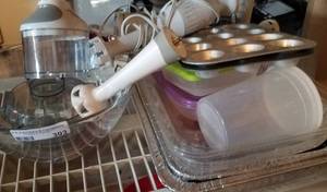 lot 303 image: LOT OF ASSORTED KITCHEN ITEMS