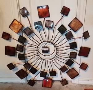lot 304 image: LARGE SIZE METAL WALL DECOR (30 x 30)