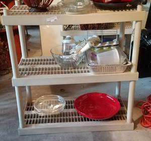 lot 306 image: 3-TIER PLASTIC SHELF