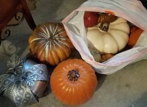 lot 313 image: LOT OF ASSORTED DECOR PUMPKINS