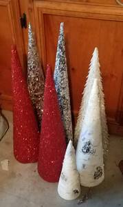 lot 320 image: LOT OF ASSORTED DECOR CHRISTMAS TREES