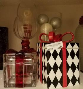 lot 411 image: LOT OF ASSORTED HOME DECOR