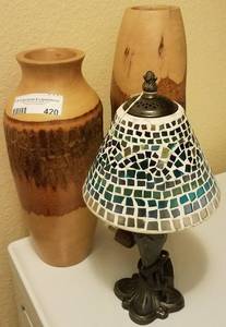lot 420 image: LOT OF ASSORTED HOME DECOR