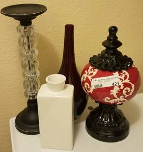 lot 421 image: LOT OF ASSORTED HOME DECOR