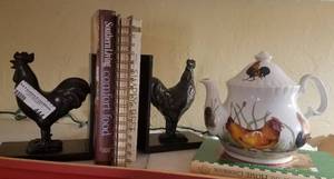 lot 444 image: LOT OF ASSORTED HOME DECOR