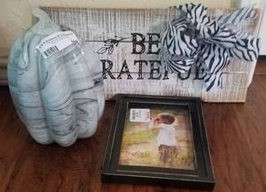 lot 448 image: LOT OF ASSORTED HOME DECOR