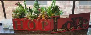lot 453 image: LOT OF ASSORTED HOME DECOR