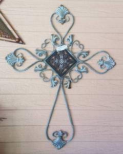 lot 455 image: LARGE METAL WALL CROSS (26 WIDE x 33.5 HIGH)