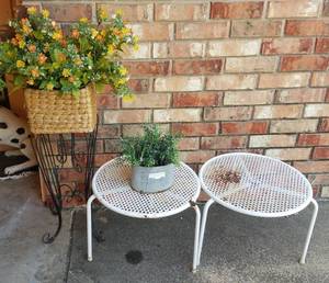 lot 461 image: LOT OF PATIO DECOR