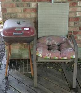 lot 468 image: GRILL AND PATIO CHAIR