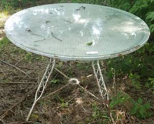 lot 472 image: ROUND WROUGHT IRON STYLE PATIO TABLE WITH GLASS TOP