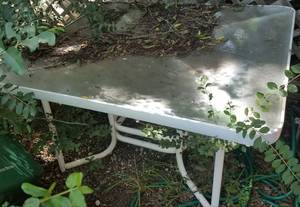 lot 473 image: PATIO TABLE WITH GLASS TOP