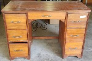 lot 474 image: WOODEN DESK WITH 6-DRAWERS