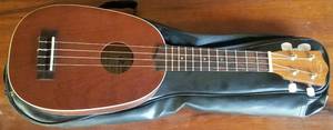 lot 478 image: VINTAGE LANIKAI (HAWAII) UKULELE WITH BAG