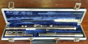 lot 479 image: VINTAGE CLARINET WITH CASE
