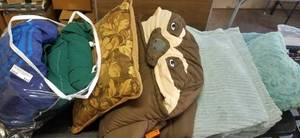 lot 517 image: LOT OF BLANKETS