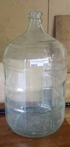 lot 532 image: VINTAGE 5 GALLON GLASS JUG