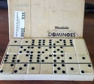 lot 535 image: VINTAGE PUREMCO NO. 616 STANDARD MARBLELIKE DOMINOES