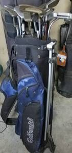 lot 555 image: GOLF CLUB BAG WITH 14 ASSORTED CLUBS (BIDDING BY THE  PIECE)
