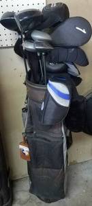 lot 556 image: GOLF CLUB BAG WITH 9 ASSORTED CLUBS (BIDDING BY THE  PIECE)