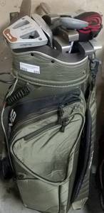lot 559 image: GOLF CLUB BAG WITH 23 ASSORTED CLUBS (BIDDING BY THE  PIECE)