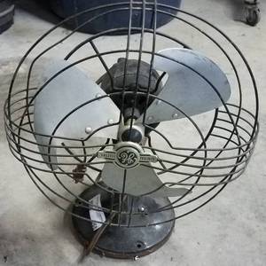 lot 568 image: VINTAGE GE ELECTRIC FAN (WORKING)
