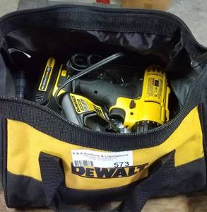 lot 573 image: DEWALT 20V MAX CORDLESS DRILL WITH BATTERY, CHARGER, AND BAG