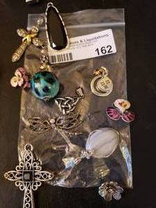 lot 162 image: LOT ASSORTED FASHION JEWELRY