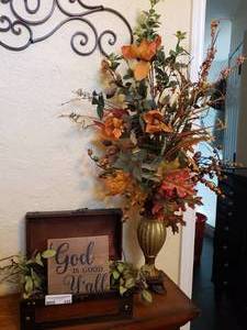 lot 332 image: LOT OF ASSORTED HOME DECOR