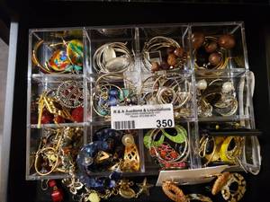 lot 350 image: LOT OF FASHION EARRINGS