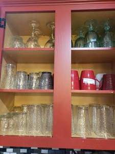 lot 386 image: LARGE LOT OF ASSORTED GLASSWARE