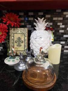 lot 388 image: LOT OF HOME DECOR AND MORE