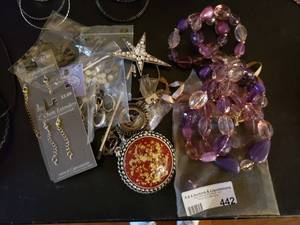 lot 442 image: LOT OF ASSORTED FASHION JEWELRY