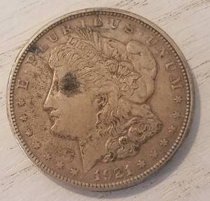 lot 579 image: 1921 MORGAN SILVER DOLLAR