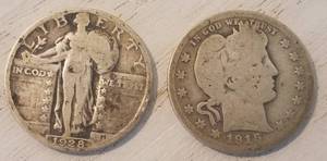 lot 580 image: 1915 AND 1928 SILVER QUARTERS (BIDDING BY THE  PIECE)