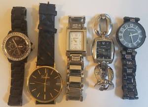 lot 592 image: 5 ASSORTED FASHION WATCHES (BIDDING BY THE  PIECE)