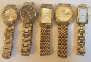 lot 594 image: 5 ASSORTED FASHION WATCHES (BIDDING BY THE  PIECE)