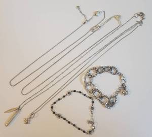 lot 610 image: BRIGHTON JEWELRY BRACELETS AND MORE