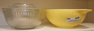 lot 382 image: LOT OF GLASS MIXING BOWLS INCLUDING VINTAGE PYREX