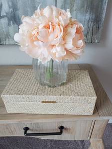 lot 7 image: Woven Hinged Box with Pink Faux Flowers