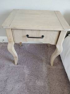 lot 13 image: Harmony One Drawer End Table with Metal Pull