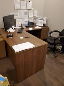 lot 101 image: Laminated Office Desk with Attached Side Desk