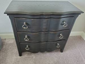 lot 73 image: Black Wood Bachelor Chest by Liberty Furniture
