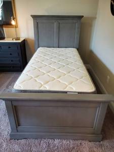 lot 171 image: Grey Wood Panel Twin Bed by Winners Only