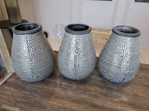 lot 14 image: 3 Ceramic Vases